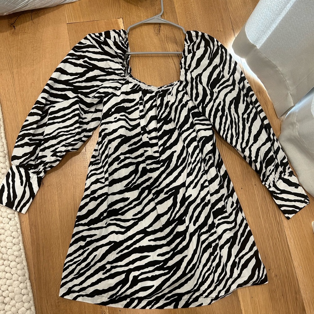 Zara (size S) zebra puff sleeve mini dress
